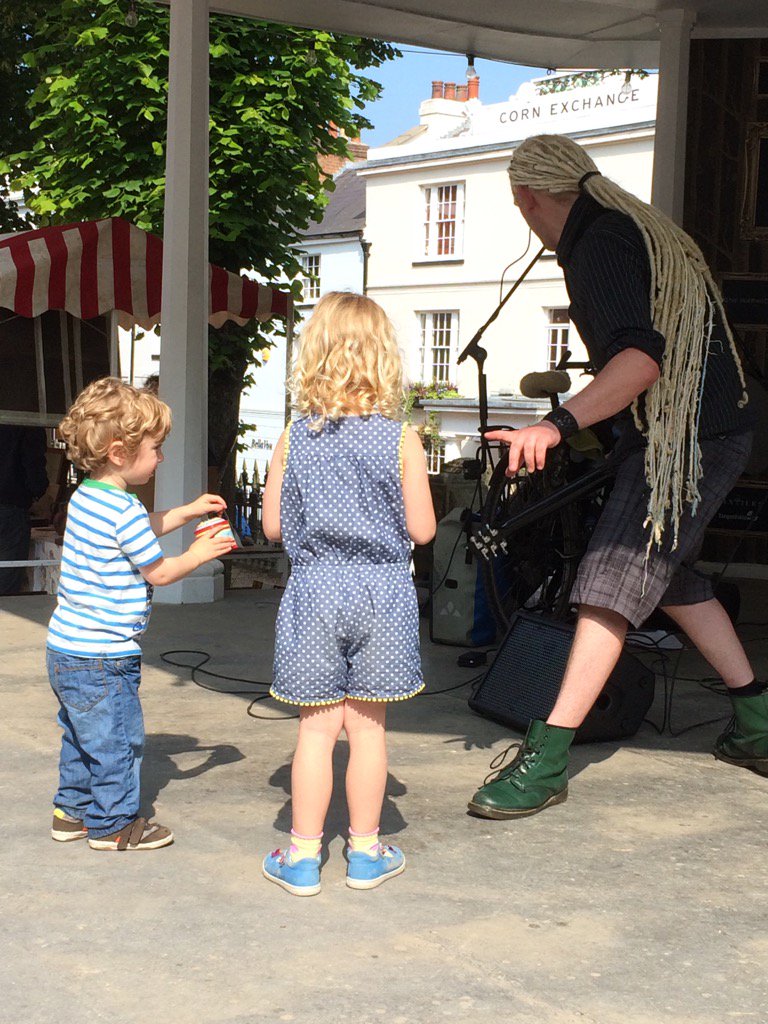 Little helpers at gig 6. Doing well mate. #unfestbiketour <a href="/paulcheesemusic/">Paul Cheese</a>