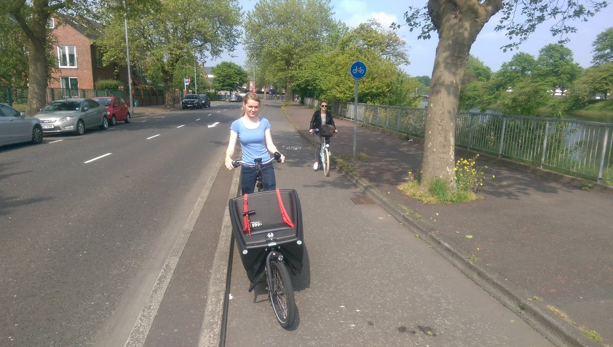 nigreenways's tweet photo. Typical scene (totally not posed) of amazing women on amazing bikes on Belfast's amazing Stranmillis Embankment https://t.co/aQcPyZ7o4y