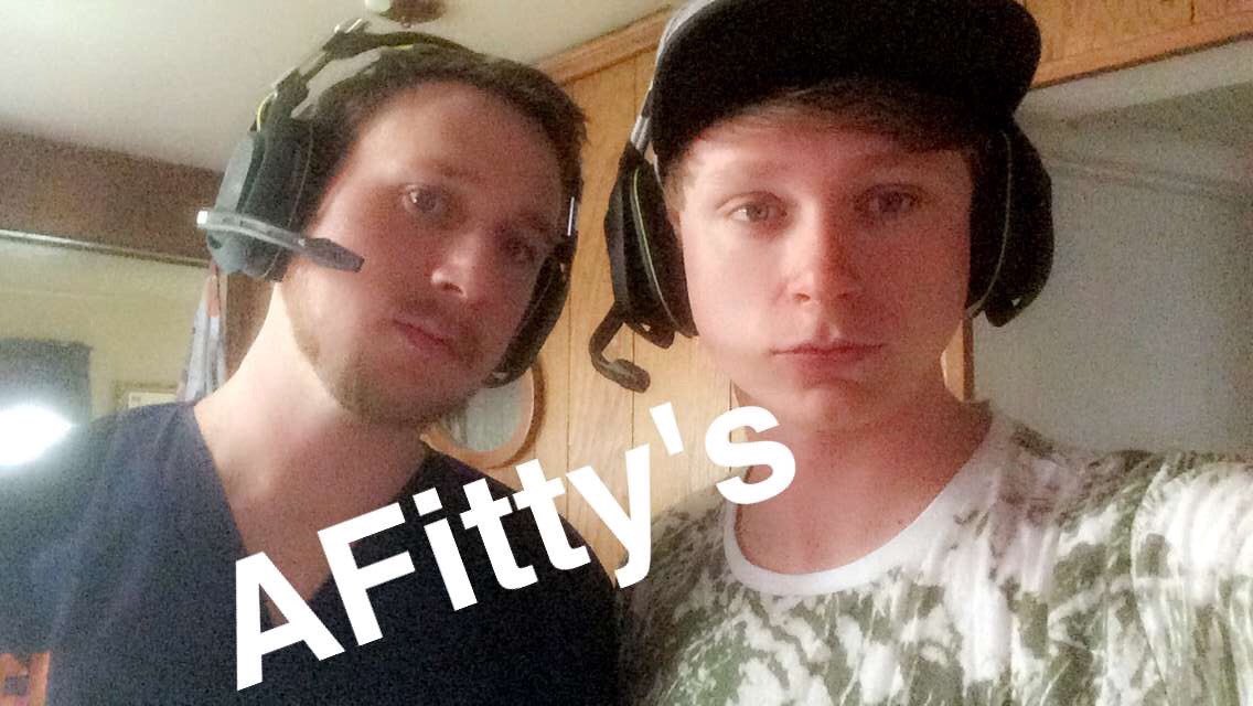 Sp00kyGaming's tweet photo. @3S5MFatal and @3S5MxAmmo with their new @ASTROGaming A50's. Best on the market👌🏻✌🏻️#codlife #astrogamkng #cwlps4 https://t.co/fhKpI98SQ7