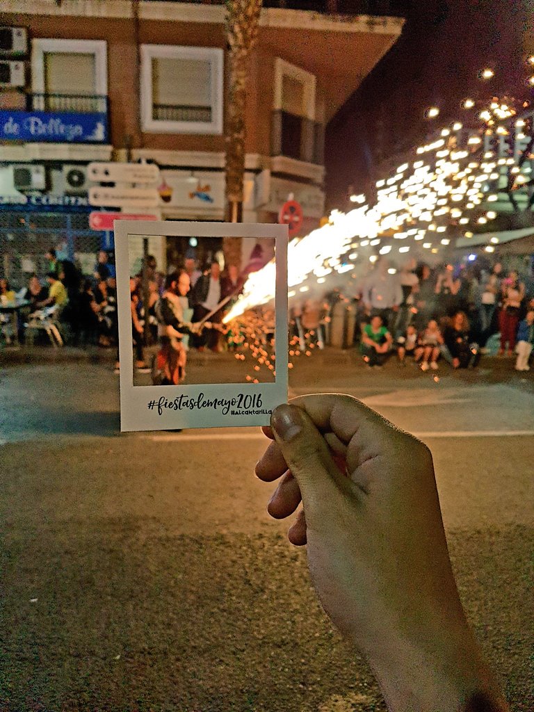 AlbertoMaMu's tweet photo. #Fiestasdemayo2016 #Alcantarilla Cazando a la bruja! https://t.co/flZrj61aPp