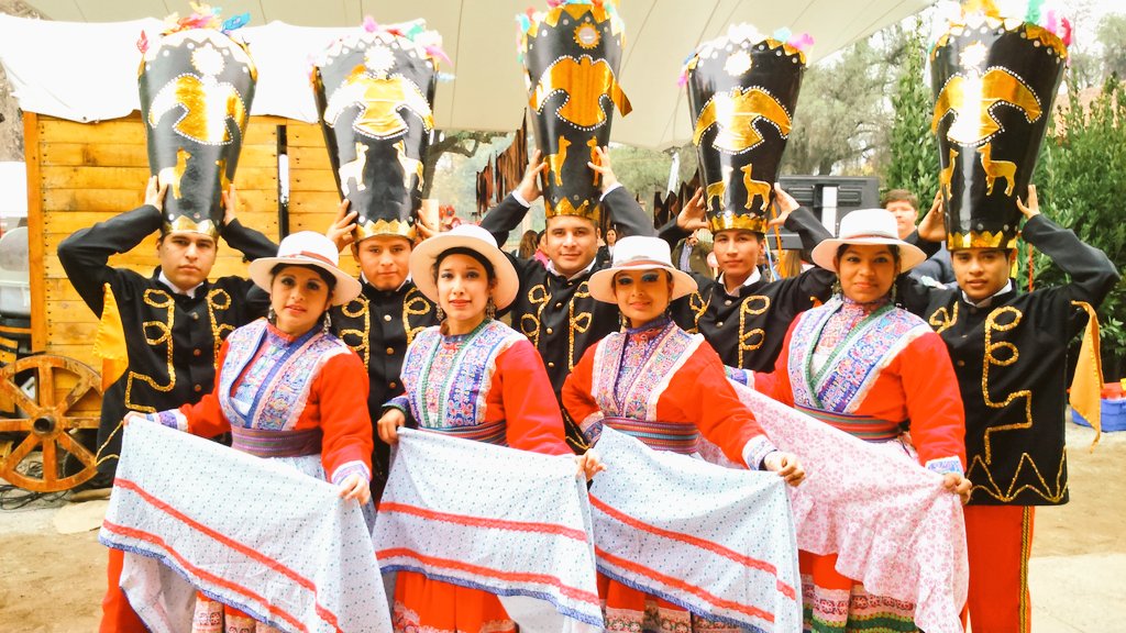 PeruDanzaChile's tweet image. Ya estamos en #Artesanos2016 junto a @Arteoriginario @Muni_LasCondes @ElPeruEnChile #PasiónPorElPerú