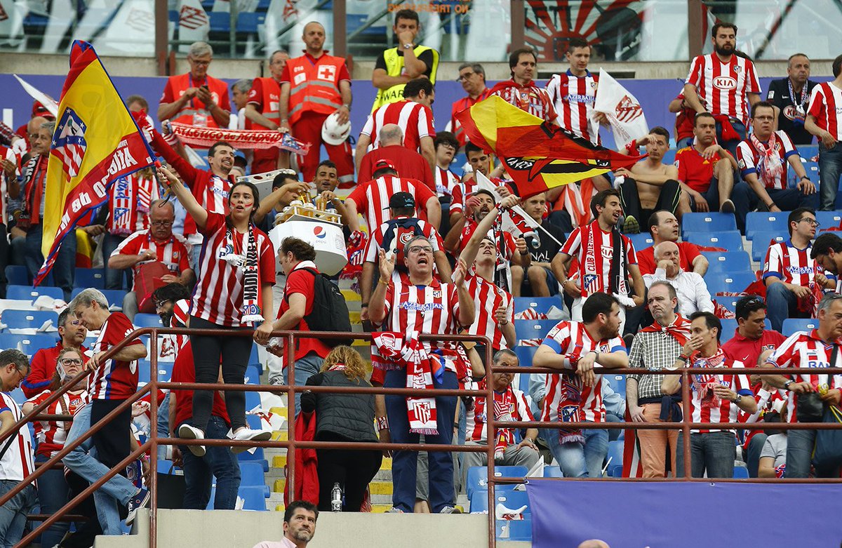 Atleti's tweet image. San Siro se tiñe poco a poco de rojiblanco 👏😉 
#NuncaDejesDeCreer #UCLFinal