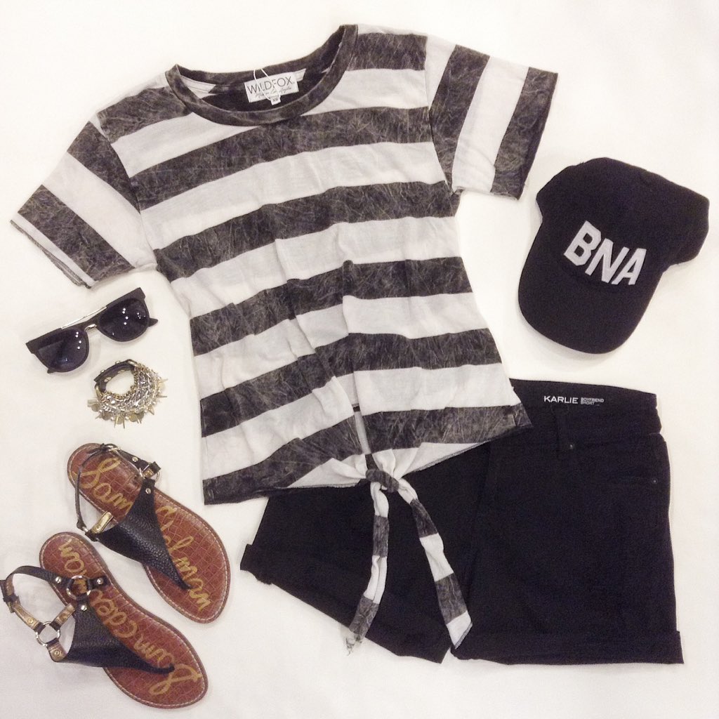 RhodesStyle's tweet photo. Show your stripes! #ootd #SRBstyle @WILDFOXCOUTURE @DL1961denim @quayaustralia @_jennybird @Sam_Edelman #BNAhat https://t.co/uJV9khMhxe