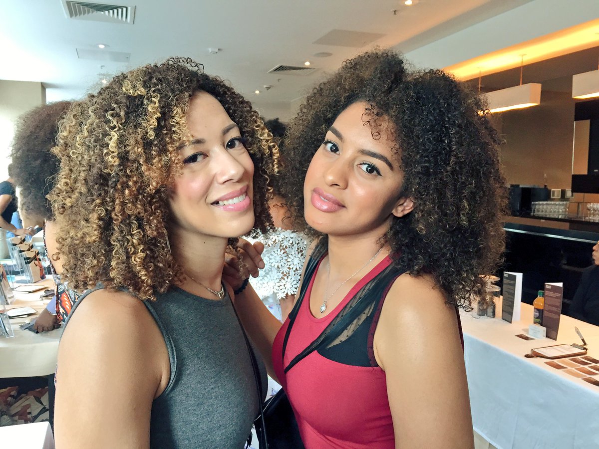 SheaMoistureUK's tweet photo. Curly girls @Curly_kT81 + Jodie!
@Curlvolution #curlvolution2016 https://t.co/pLk9ONyTp8
