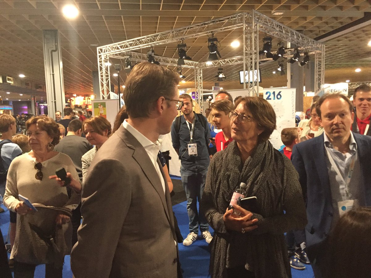 Corjansen's tweet photo. #nice  #cpeu4 #feelthefuture @campusparty @duicnl met oa  @SanderDekker @NeelieKroesEU @JeroenKreijkamp @uniutrecht https://t.co/VO9Qz3cLvK
