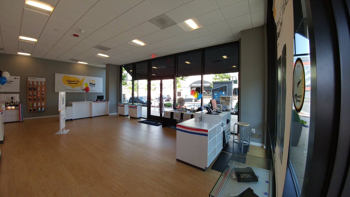 OneLoudounAD's tweet photo. Come Join Us🇺🇸 &amp; Blow the Roof Off w/gr8 promos!! #SprintSaysThanks #BOGOiPhone6s #BOGOLGG5 #200SamsungTradeIn https://t.co/3dK9LsL9VS