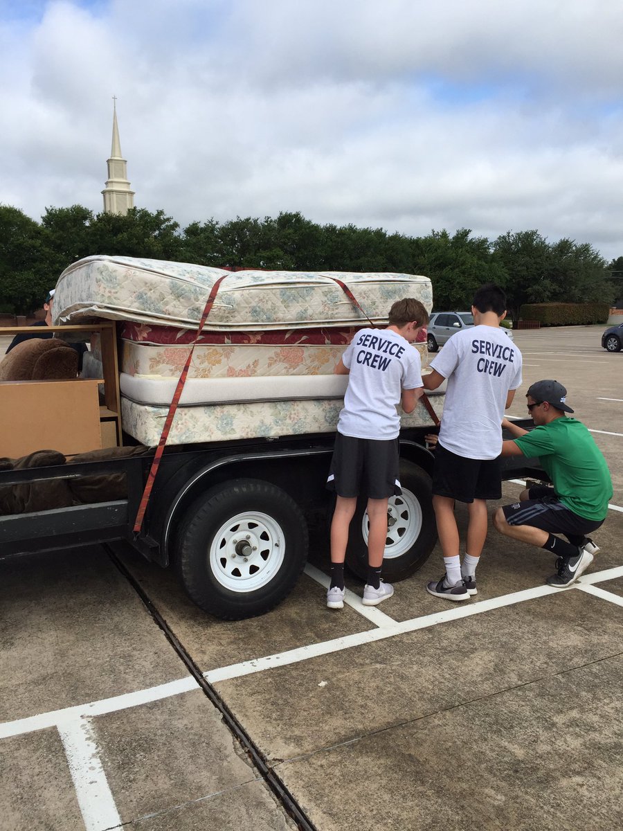s_marshall64's tweet photo. Great helpers #bedstart #crumc https://t.co/WjiQB8OXY7