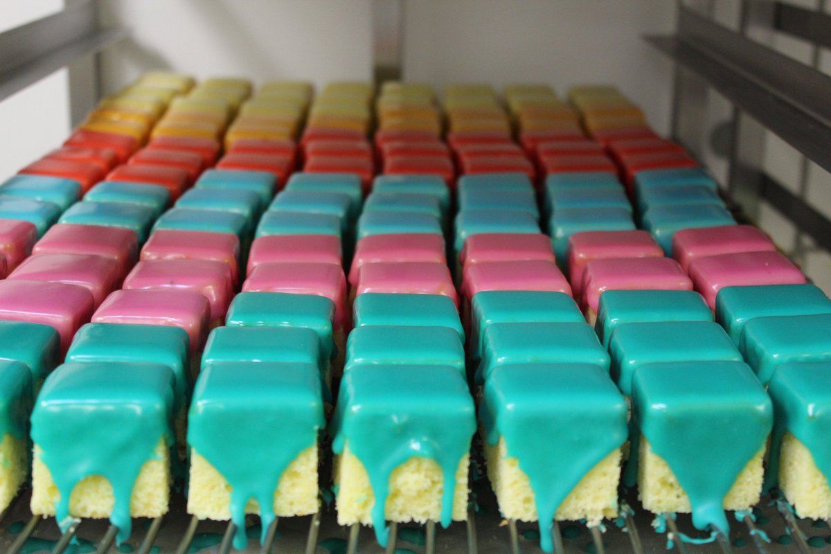 konditorcakes's tweet photo. Dipped in decadence... #MagicCakes https://t.co/Z3qEgFOX5r