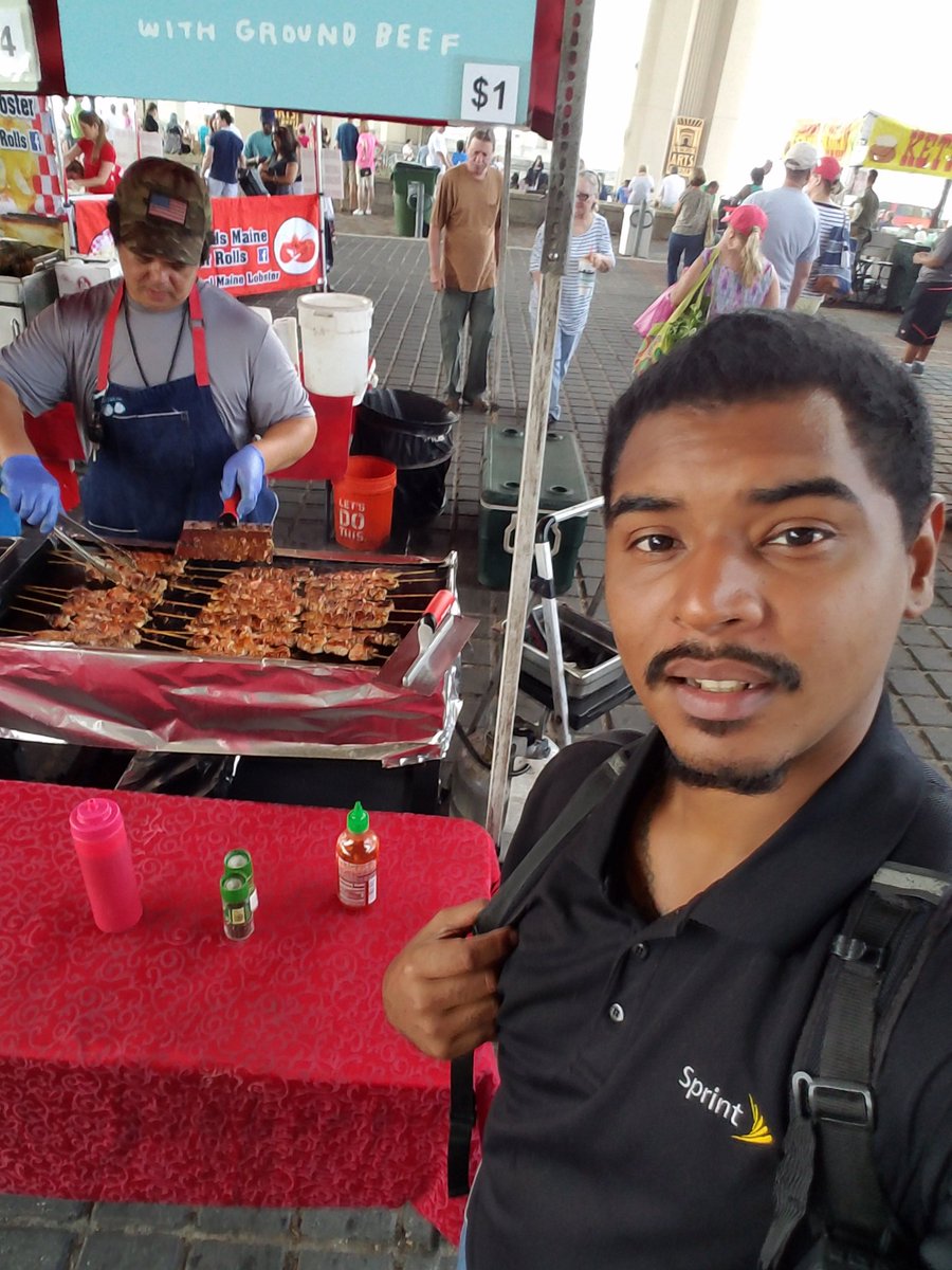 MrFivePoints's tweet photo. From @Publix to the @RAMJacksonville #SprintSaysThanks @bill_figueroa @JosePagan5Star @larosa_rob @HamsharBrandon https://t.co/BXCVoCKLA2