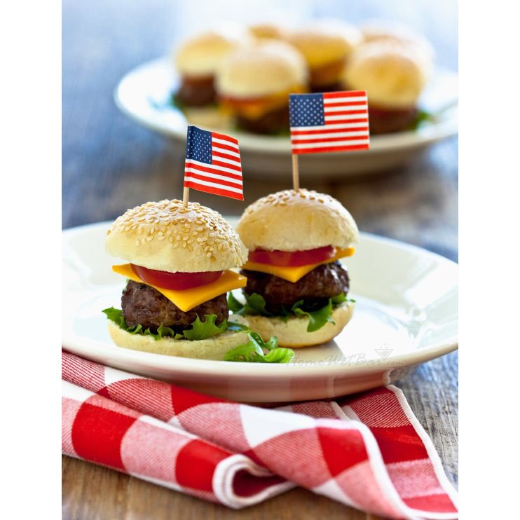 yourmusicompany's tweet image. #nationalhamburgerday yummy! Enjoy this long weekend #BBQ #GOODMUSIC #ymcartists @GJaneOfficial @MainLan @mattyhoule