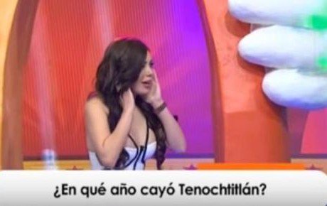 lasillarota's tweet photo. #DeQuéHablaLaGente Modelo del video de Gerardo Ortiz hace el ridículo en televisión https://t.co/WRWvhlTRP6 https://t.co/X3jkIt463l