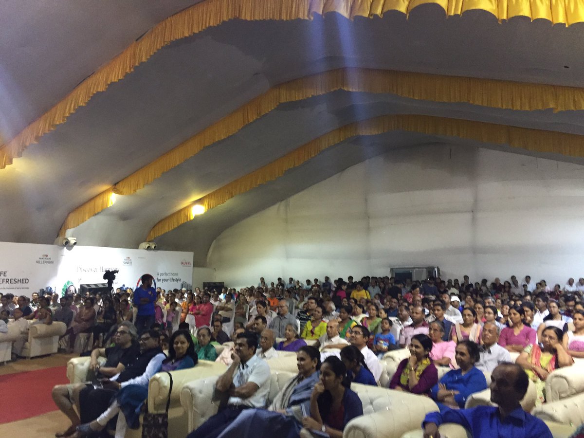VNBF16's tweet photo. Smt Kaajal Oza Vaidya with a full house audience at #VadodaraNationalBookFair2016 https://t.co/1cefQuXUux