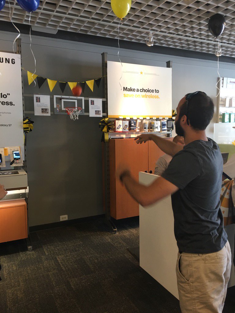 Manassas0467's tweet photo. Time to win win win!!! Winning in the best network in the DMV @hbaker077 @addessoj @BkHedl1 @Sprint4DMV https://t.co/WMWzjSIh5h