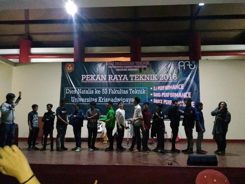 Penyematan PDL kepada mahasiswa baru 2015,selamat kalian sudah resmi menggunakan baju PDL
Teknik jaya !!