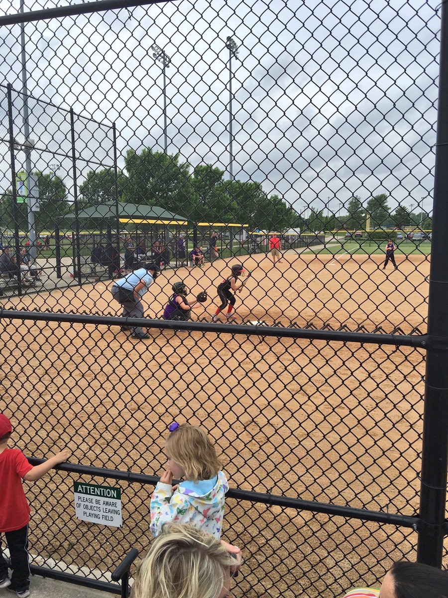 LisaPierce__'s tweet photo. Taking in a game ! @DaleBankCEO @Amypierceboyer 
#winner 👏🏻👏🏻
#EllaAva https://t.co/TMqfdKMhBb