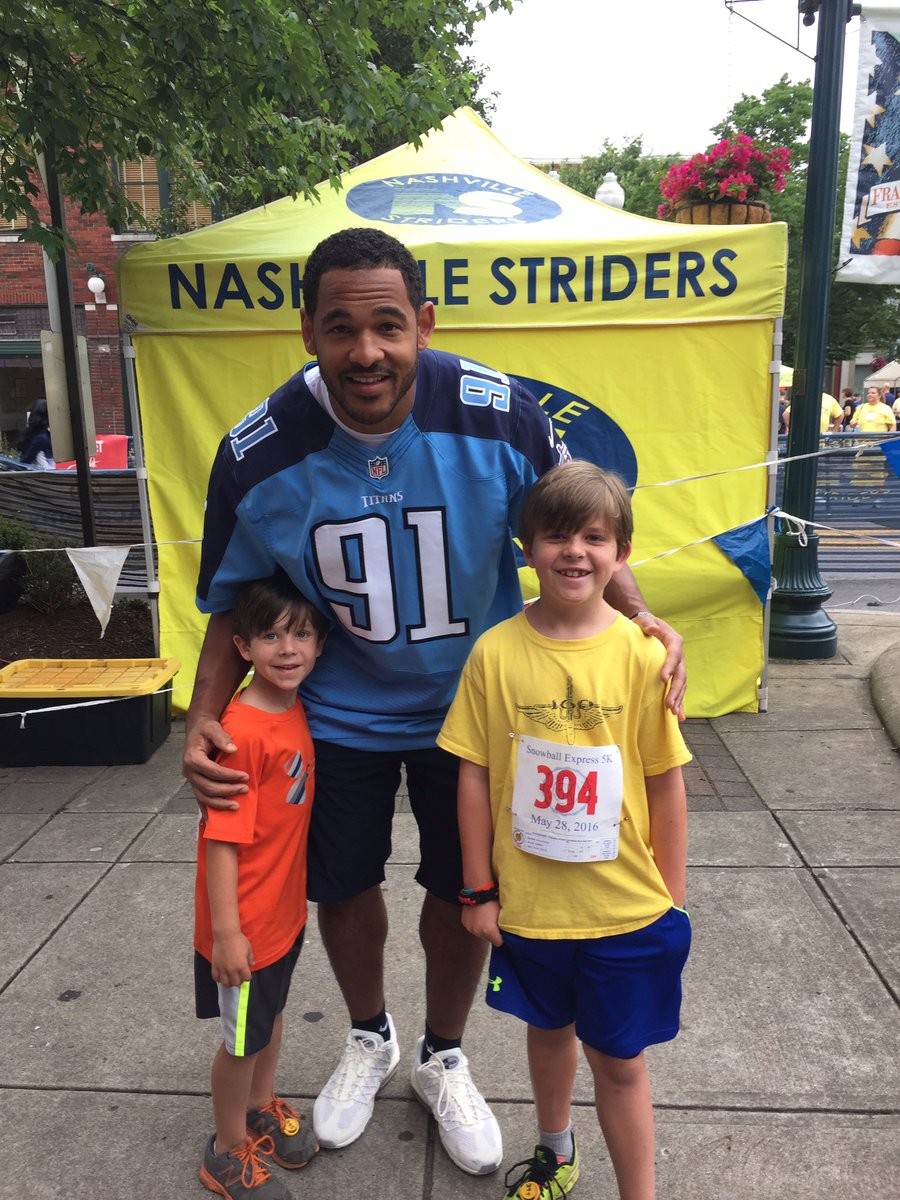 jonmiller51's tweet photo. Thanks to @dmorg91 and the @Titans for coming out and supporting the @SBE5k We had a great turnout! https://t.co/ri4sQZrpRt