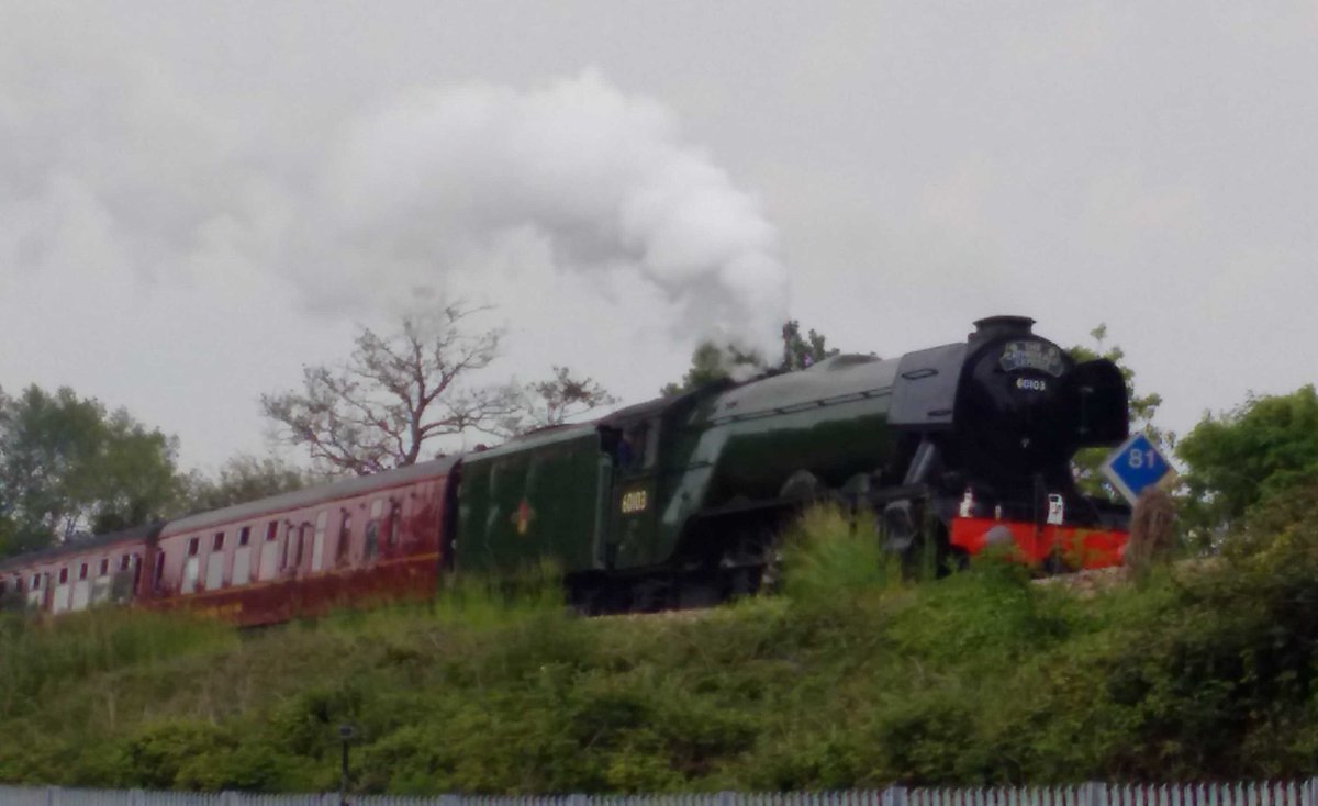 sunflowercamper's tweet photo. The #FlyingScotsman visits #Romsey two weeks running https://t.co/Xz62mIkzzy