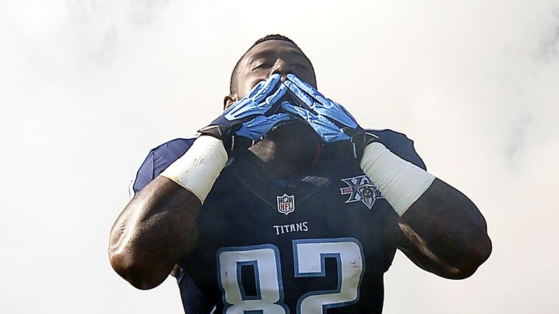Sports_GamingUS's tweet photo. Titans' Walker not in rush to befriend rookies https://t.co/wBtqnm0LgM #football https://t.co/aBaV2bYnxj