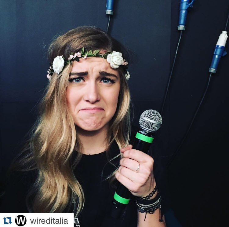 sofia_viscardi's tweet photo. la richiesta era: faccia da ansia pre palco. 😂 #wnf16 https://t.co/YZolIxv2E8