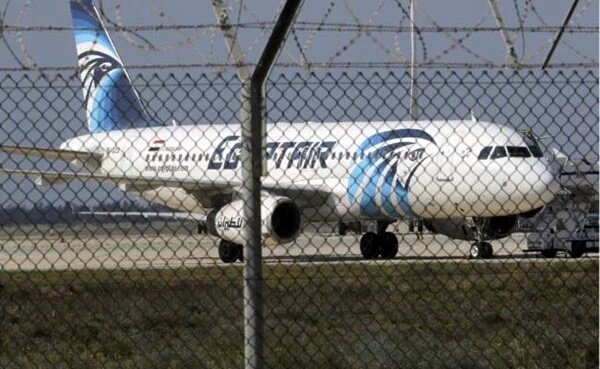 Paco_ValdesMX's tweet image. #DeepOceanSearch buscará las cajas negras del avión desaparecido de @EgyptAir. ✈
Nota: eluni.mx/1WRPCt7