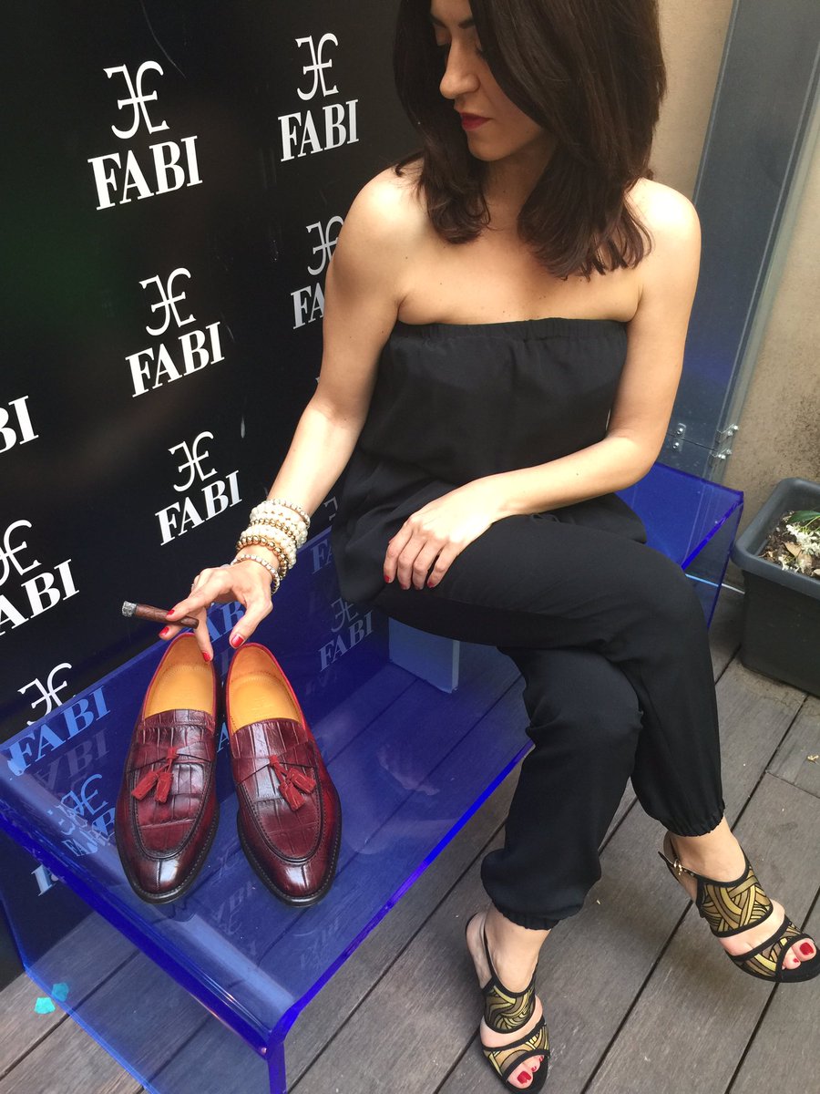 eleonorantonell's tweet photo. Una vera reporter @RaccontiMarche non si fa mancare nulla @FabiGroup #artigianointour #FABIshoes #FLEXGOODYEAR https://t.co/tK1W17PlQh