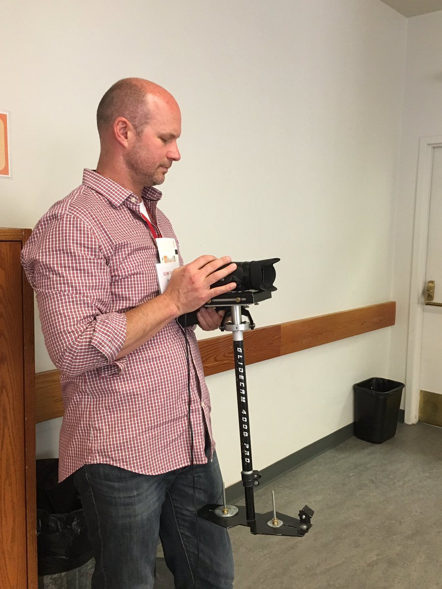 Hame1DM2020's tweet image. Videographer extraordinare @GlennTaylr @WPPuppetTheatre @DonnaMarieHame1 #PUPPETPOWER