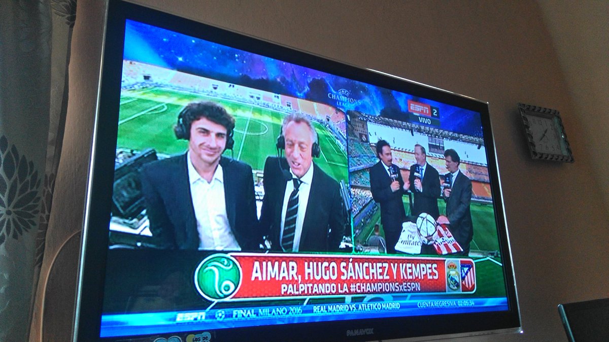 Ceci_uru's tweet photo. Saludos desde #Montevideo  #Uruguay esperando la final #CHAMPIONSxESPN @diegogodin @JoseMaGimenez13 https://t.co/EYbLQL5acl