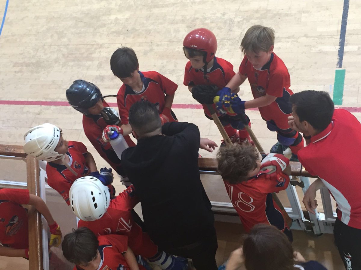MamenSnchez1's tweet photo. @CDAlamedaOsuna @CHP_Aluche @HockeyCVE Estos chicos son unos fenómenos, han luchado duramente.. Enhorabuena equipo. https://t.co/fp2JGrGG0F