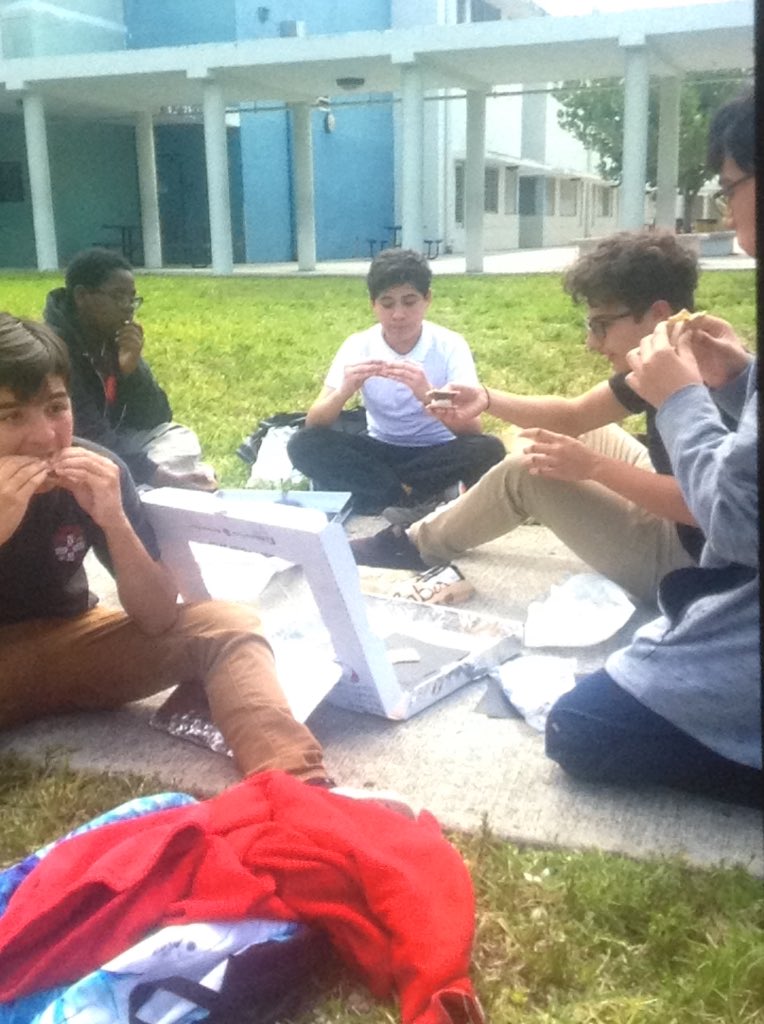 aporzio925's tweet image. Renewing/recycling resources awesome 1st s'mores=#magiclearning @HDMcMillan #stemis