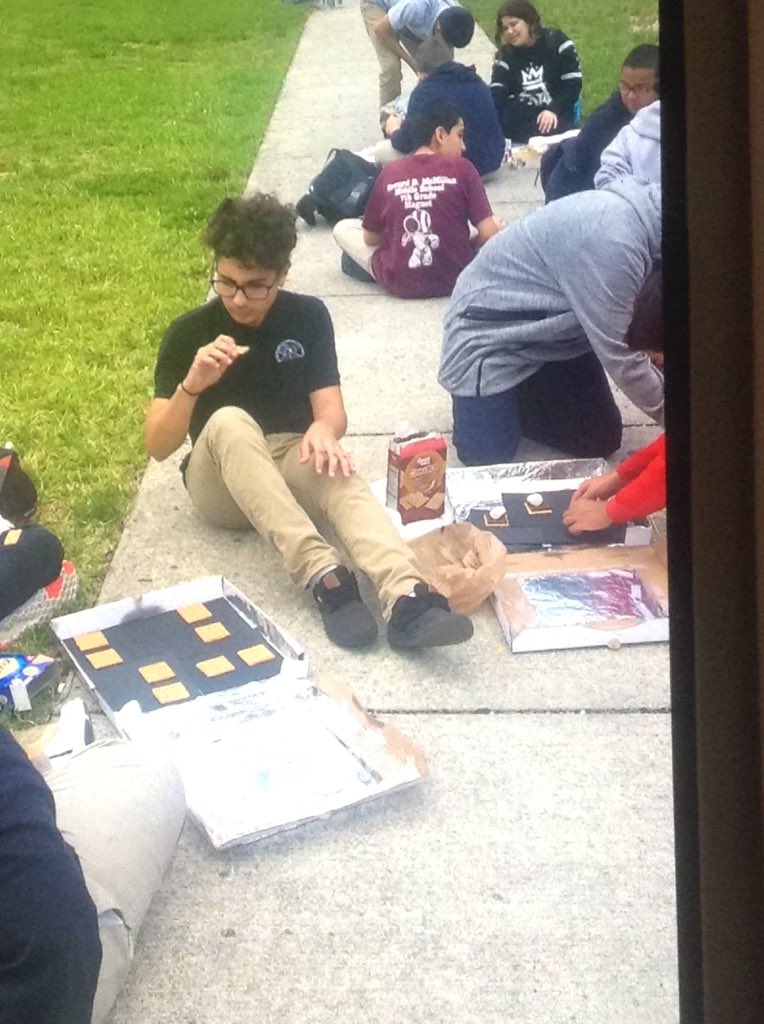 aporzio925's tweet image. Renewing/recycling resources awesome 1st s'mores=#magiclearning @HDMcMillan #stemis