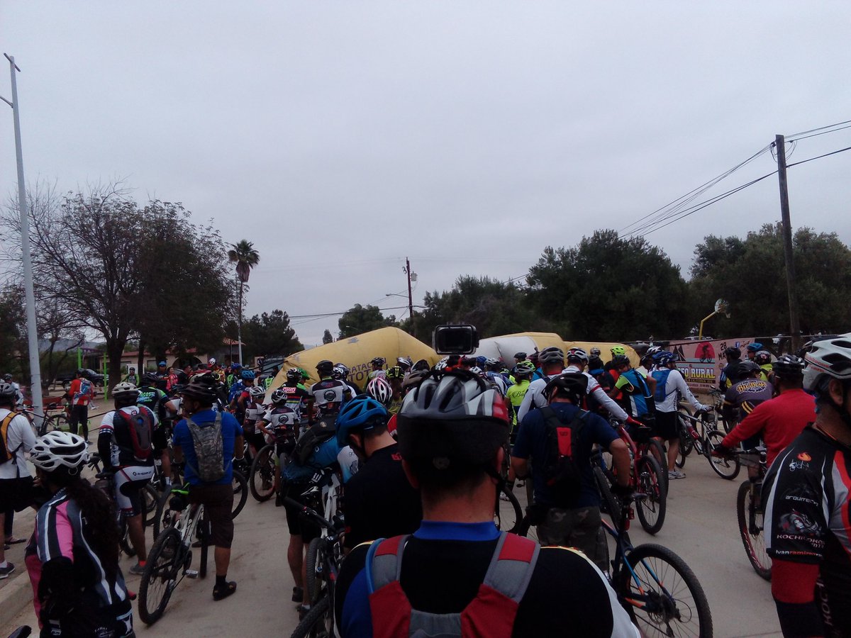 djparen's tweet photo. Aun no salimos y ya hay ponchados en el rural 😝🗾🚵 https://t.co/nW0CB5Ei4p