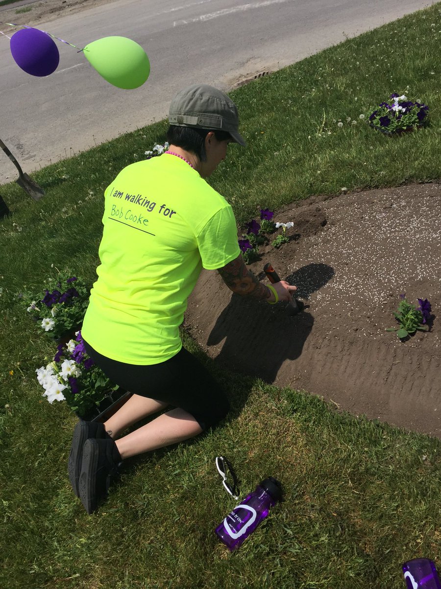 JustNatHarris's tweet photo. Thank you to everyone who made the #Suicide Awareness Walk a great success🌺 @CMHAOntario @StartTalking1 @shazam128 https://t.co/N8CTfQS21H