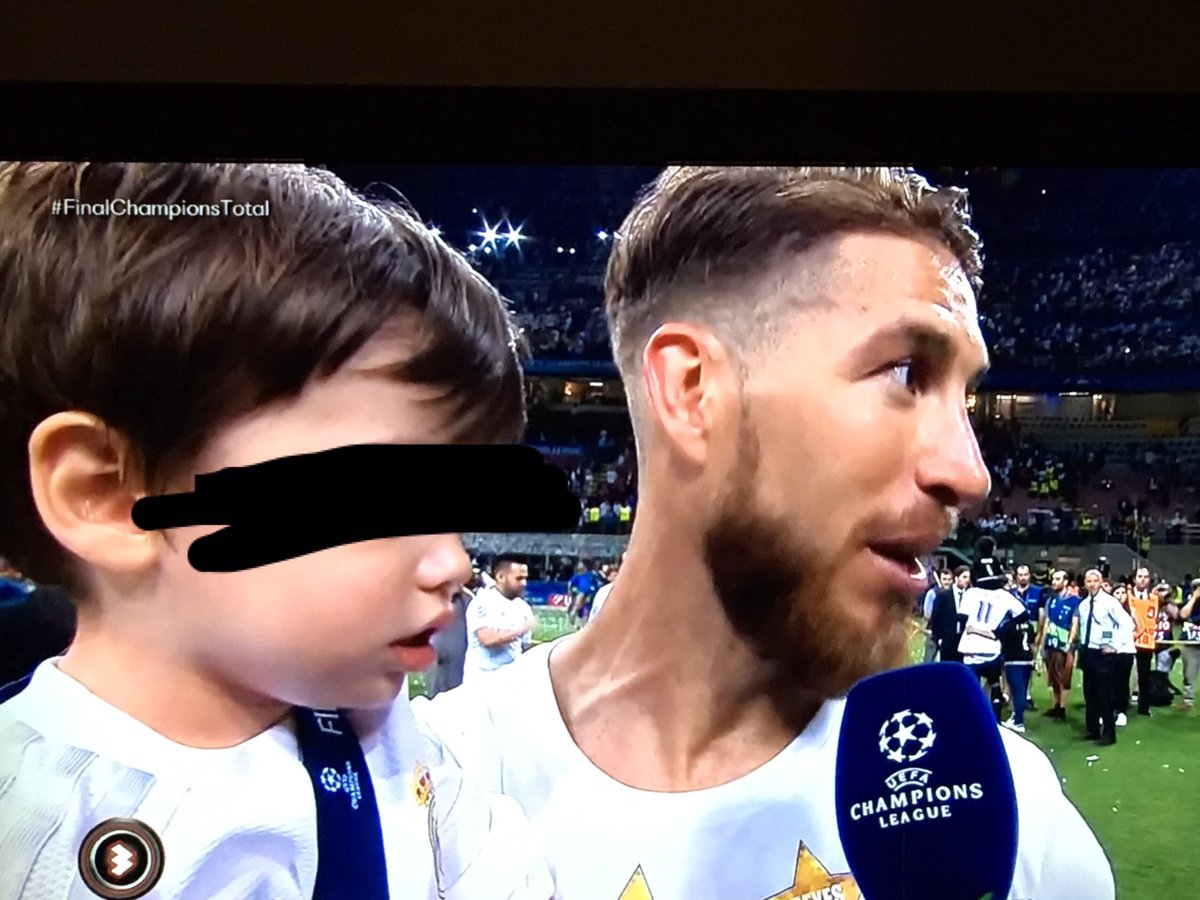 lavecinarubia's tweet photo. A ver si se le va a caer el niño.

#uclfinal https://t.co/zhbGDUd2me