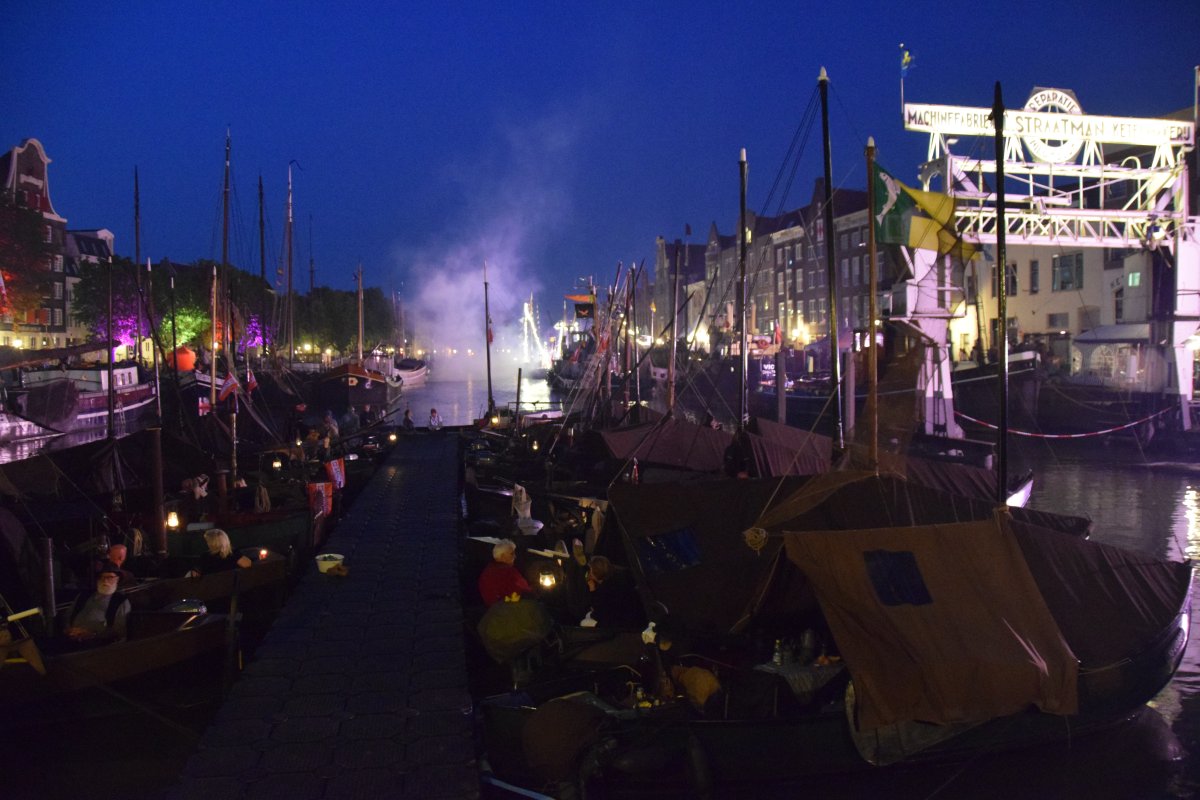 Dordtinstoom's tweet photo. De Stoomzaterdag van #Dordtinstoom #dis16 werd afgesloten met Stoom &amp; Licht.. Morgen meer stoom! https://t.co/YtVZplCHlg