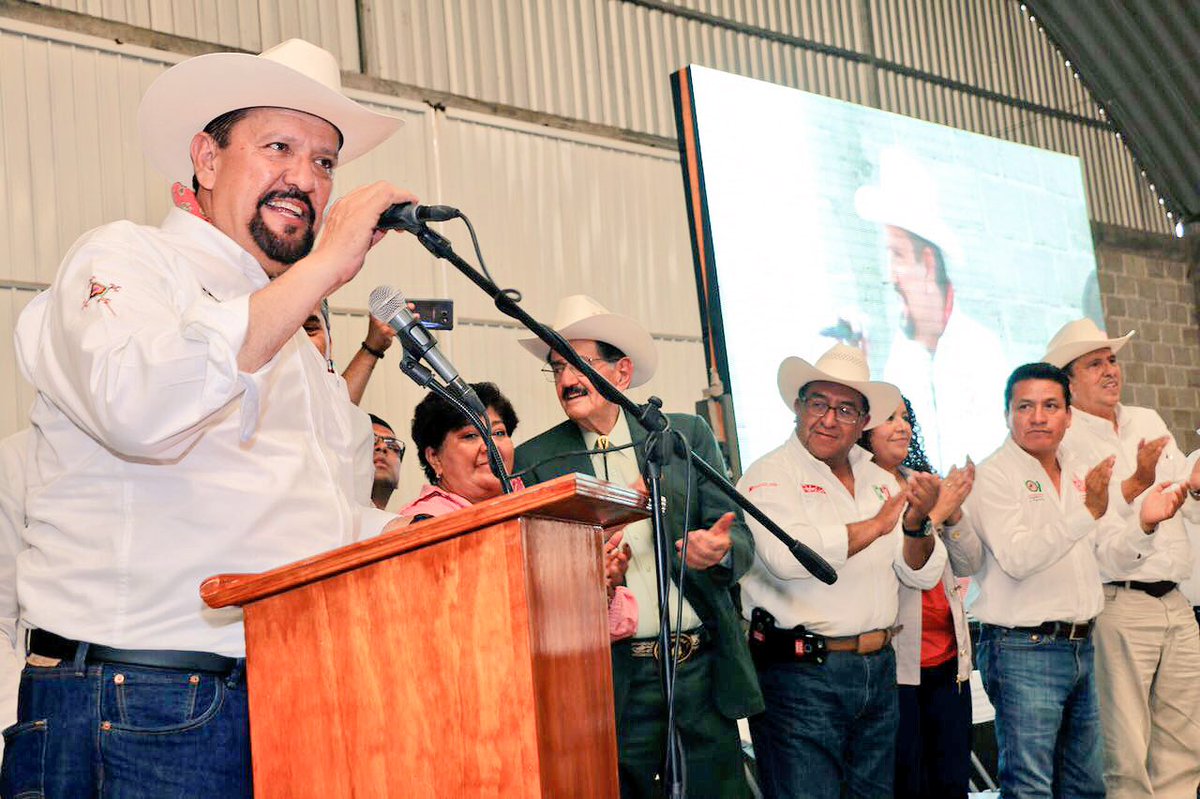 pedroluisnoble's tweet photo. Acompañé en Progreso de Obregón a mi amigo @RaulMenesesR en su encuentro con la @CNC_CEN encabezada por @ManuelCota. https://t.co/VG9yVeH82C