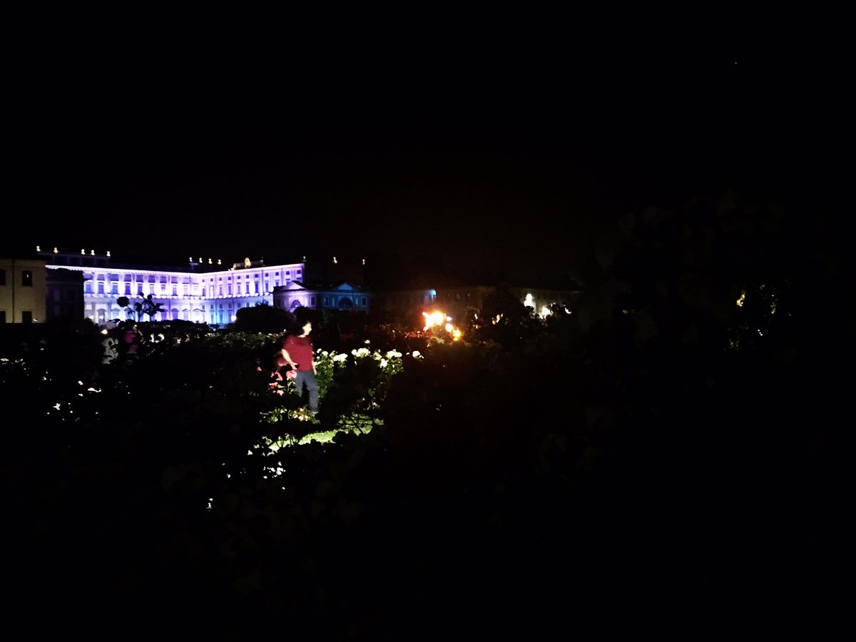 MilenaLazzaroni's tweet photo. Straordinaria notte di #arte! #musica #video #luce #art #lifestyle @Musicamorfosi #Monza #MonzaVisionaria https://t.co/Kv62xyEJ8a