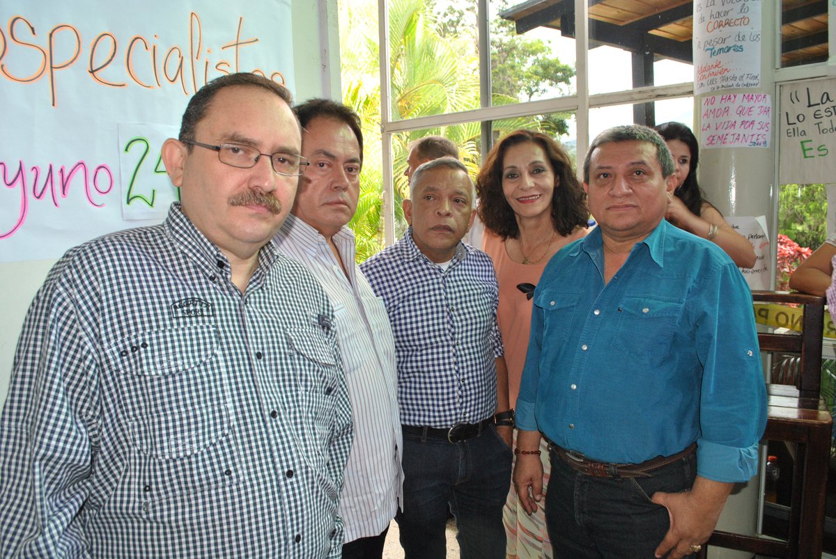 CarlosRaulLobo's tweet photo. #HuelgaHambreHULA Comisión especial AN se reúne con los Medicos en protesta, para elaborar informe para la plenaria https://t.co/lLxgVjPAa6