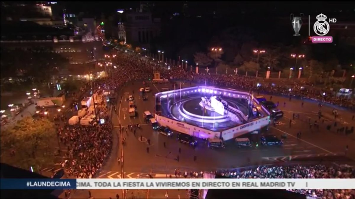 Real_Madrid_R's tweet photo. ساحة سيبيليس جاهزة لإستقبال أبطال أوروبا. https://t.co/Gzf3EICA6g