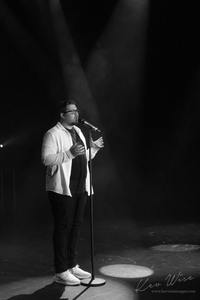 CheChesterman's tweet photo. Amazing couple@of days gigging, had the best tour manager @danielrostami and @megan_hanley18 now onto doncaster! https://t.co/WVHYEeQkW2