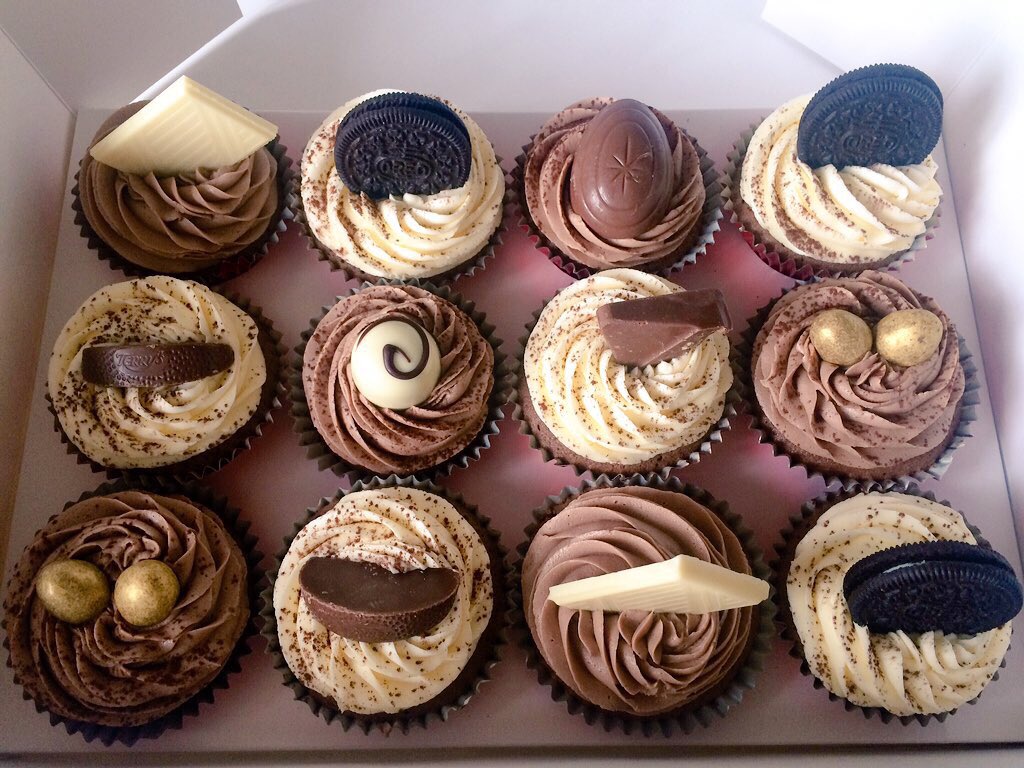 poppyscupcakes's tweet photo. A showcase of some of our delicious organic cupcakes Tel:07824 705365 💕 https://t.co/5XDIeX7uIb