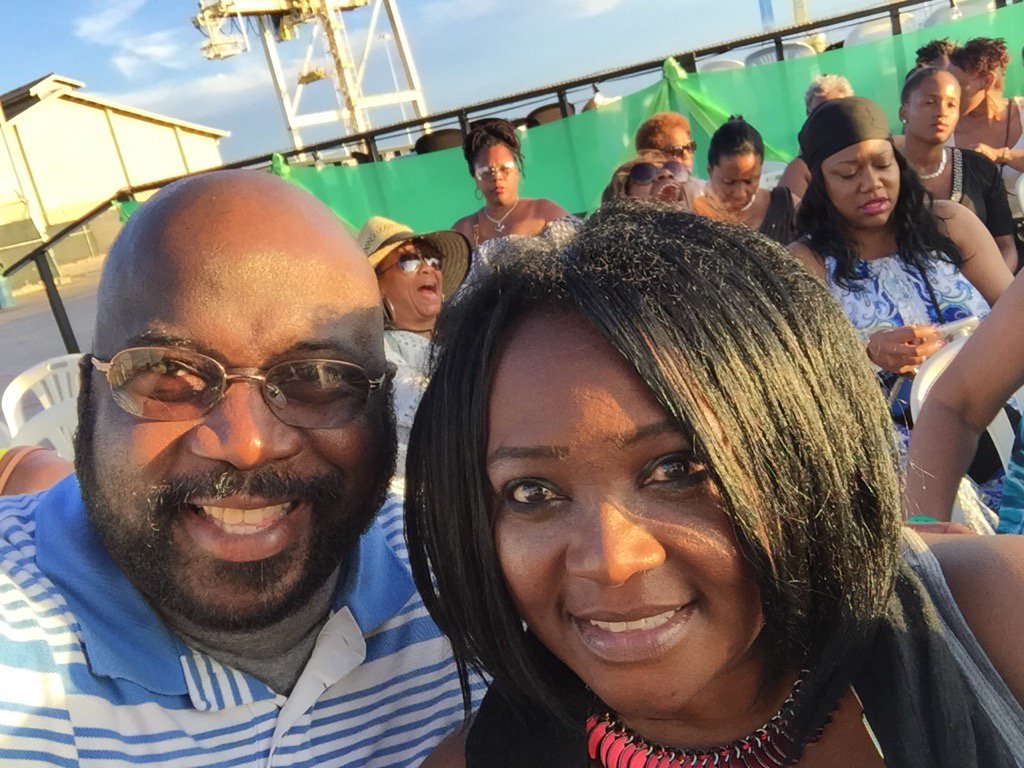 guseady's tweet photo. Night #2 of #SBMF16. The #IsleyBrothers & #Fantasia I am sure will impress. @Gready1 #Aruba https://t.co/sSuKdThFUW