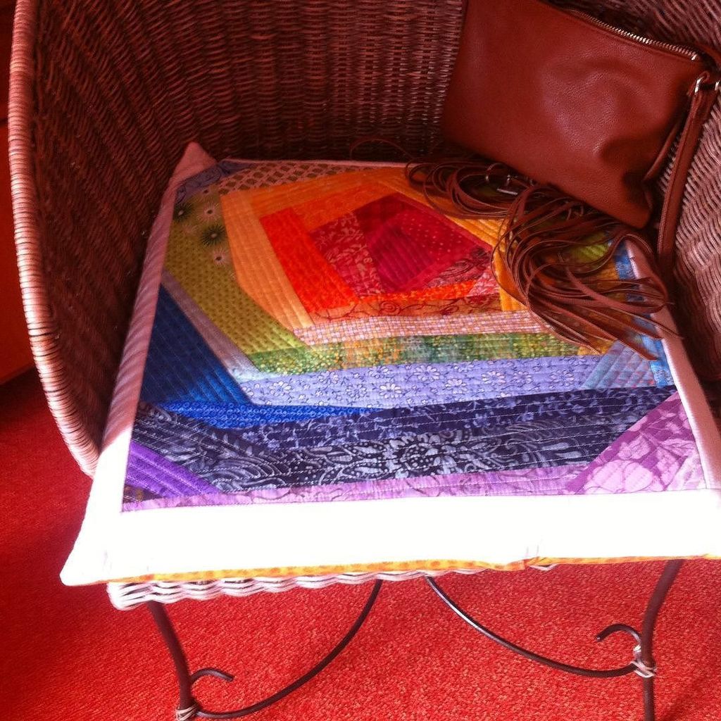 _rappy's tweet photo. I don't often get to see my work out in the wild. #quilting #qayg #rainbow https://t.co/6UiZ7nm2YN https://t.co/AWm4gyv6C3