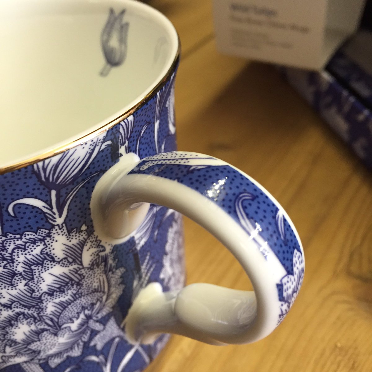 BibelotBee's tweet photo. Simply Gorgeous #williammorris #wildtulips #creativetops #mugs #V&amp;A #china #finebonechina https://t.co/a7DPhlsrSC