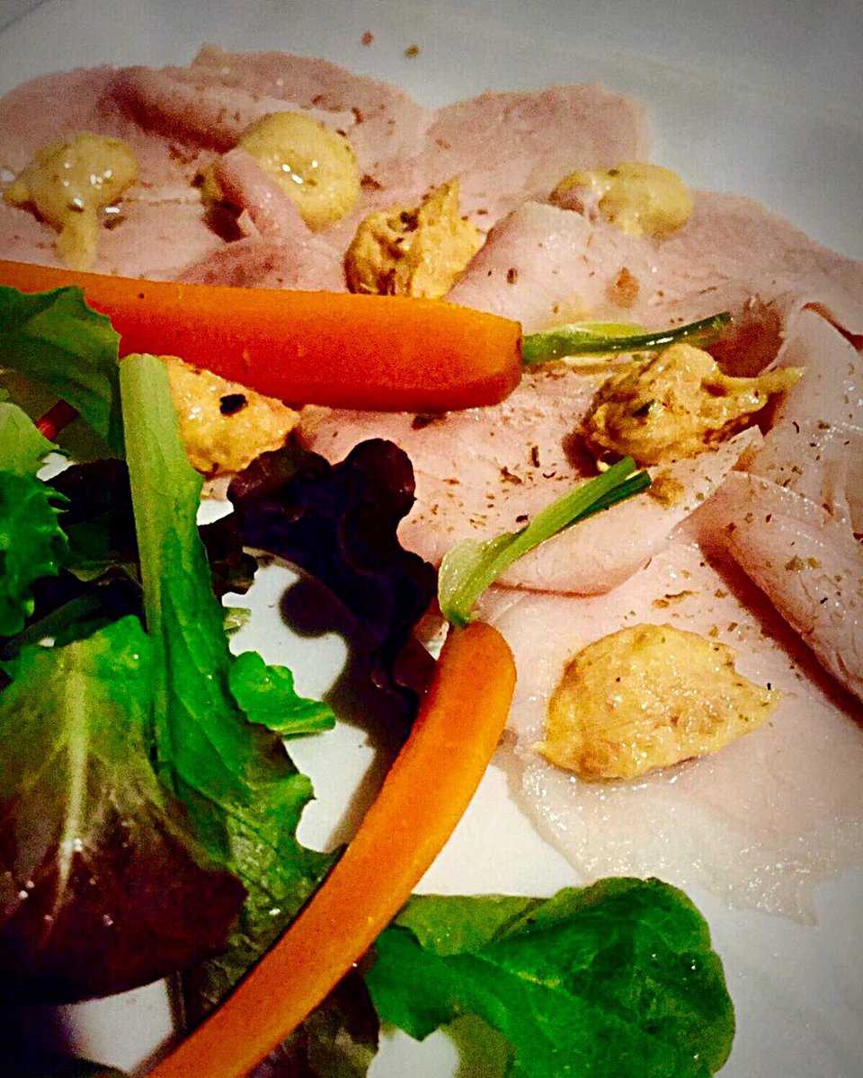 larticioch's tweet photo. In cucina: girello di vitello tonnato #lemcarni, con salsa di tonno fresco!#Bologna #ristorante #eccellenza #qualità https://t.co/KlINJqem3Z