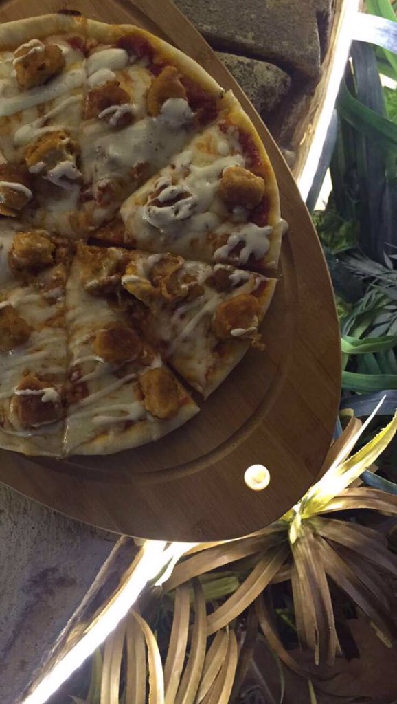 mathaq_araba's tweet photo. @SSB_ar 
عربتنا المتنقلة لنصنع البيتزا أمامكم في اجتماعاتكم 😍🍕 بمذاقات لذيذة 😋 وفرن خاص 👌🏼
#بيتزا #عربة_متنقلة https://t.co/14sGmNw19b