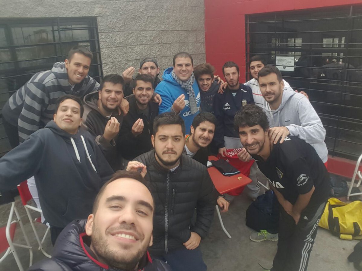 Paysandu1210's tweet photo. "Al que madruga Dios lo ayuda". Bueno, Dios (?) nos dio 3 puntos sin jugar porque no se presentó #ImpresentablesFC https://t.co/JiZpBtZdVK