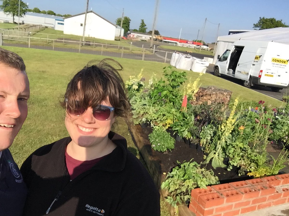 clan_hort's tweet photo. 1st selfie of @GardenScotland #GS2016 at the @RememberMac show garden #hothort https://t.co/H1q0lVLJd7