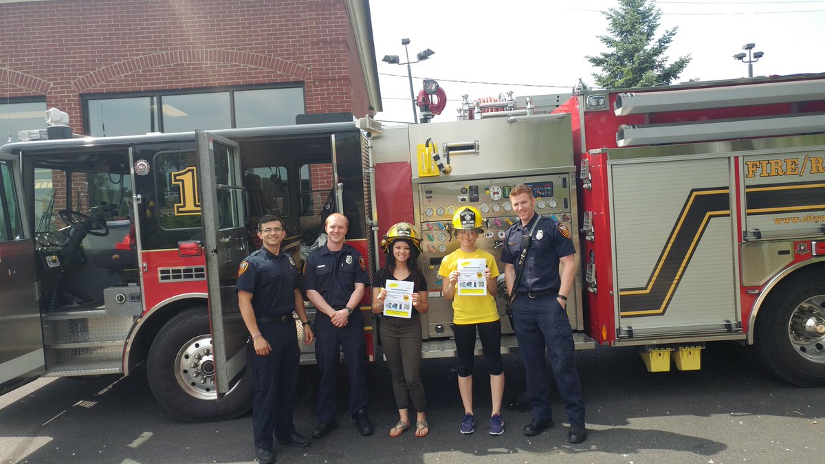 TEAM2089's tweet photo. Novi Fire Department joins "SPRINT SAYS THANKS" event! #novisprintstore https://t.co/z127dunPse
