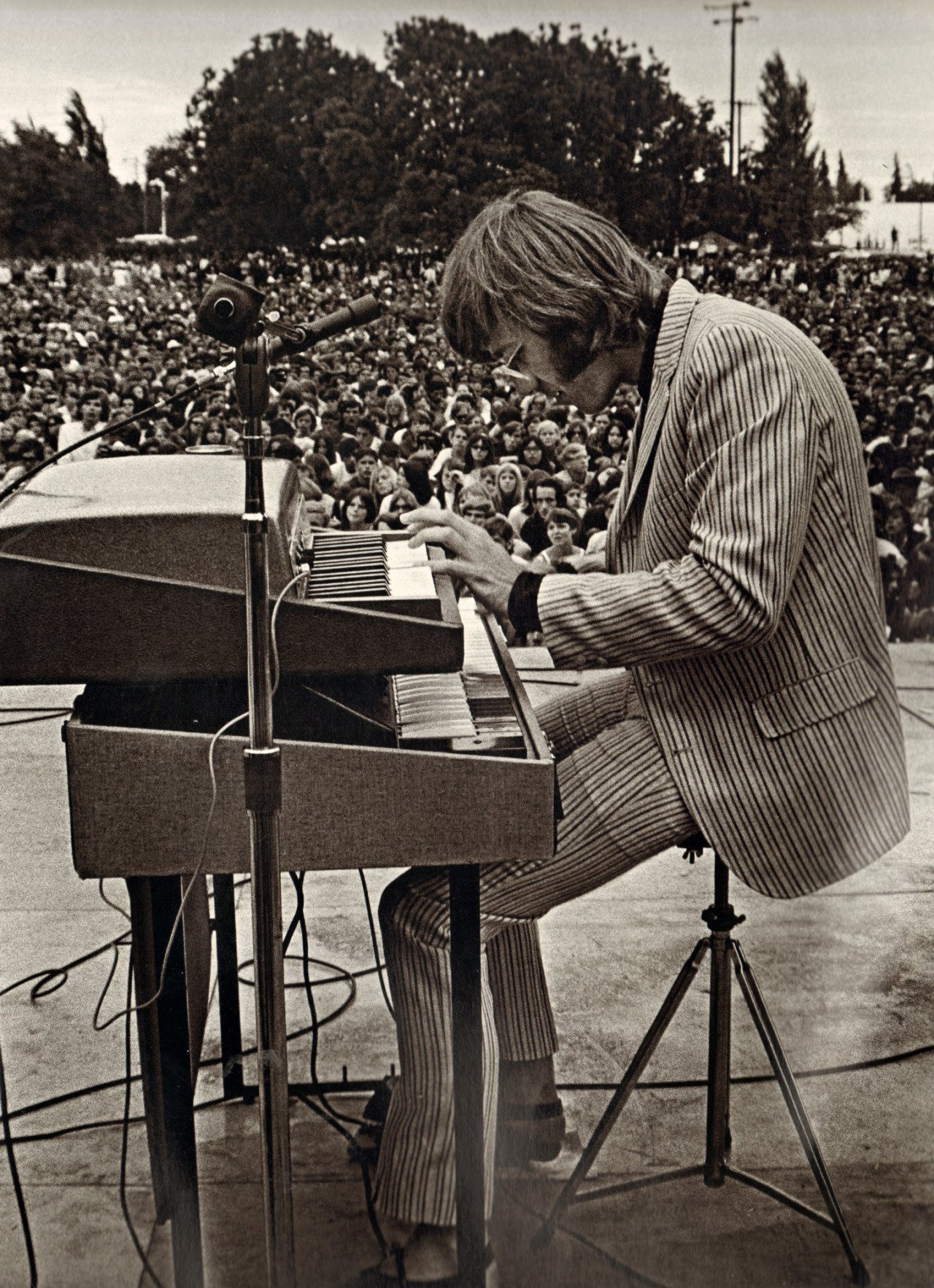 Brindille on Twitter: "Ray Manzarek, Nothern California Rock Festival -  1968 The Doors 🎶 Light My Fire 🎶c https://t.co/orGeE6n6c0  https://t.co/7Pafu5iYJV" / Twitter