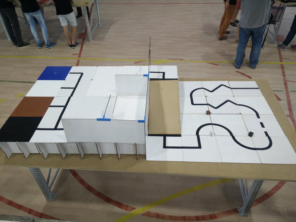 Make_and_Learn's tweet image. Us presentem el prototip del camp de la #RoboCAT17, ideat per @racorobotaires i desenvolupat per @Make_and_Learn.
